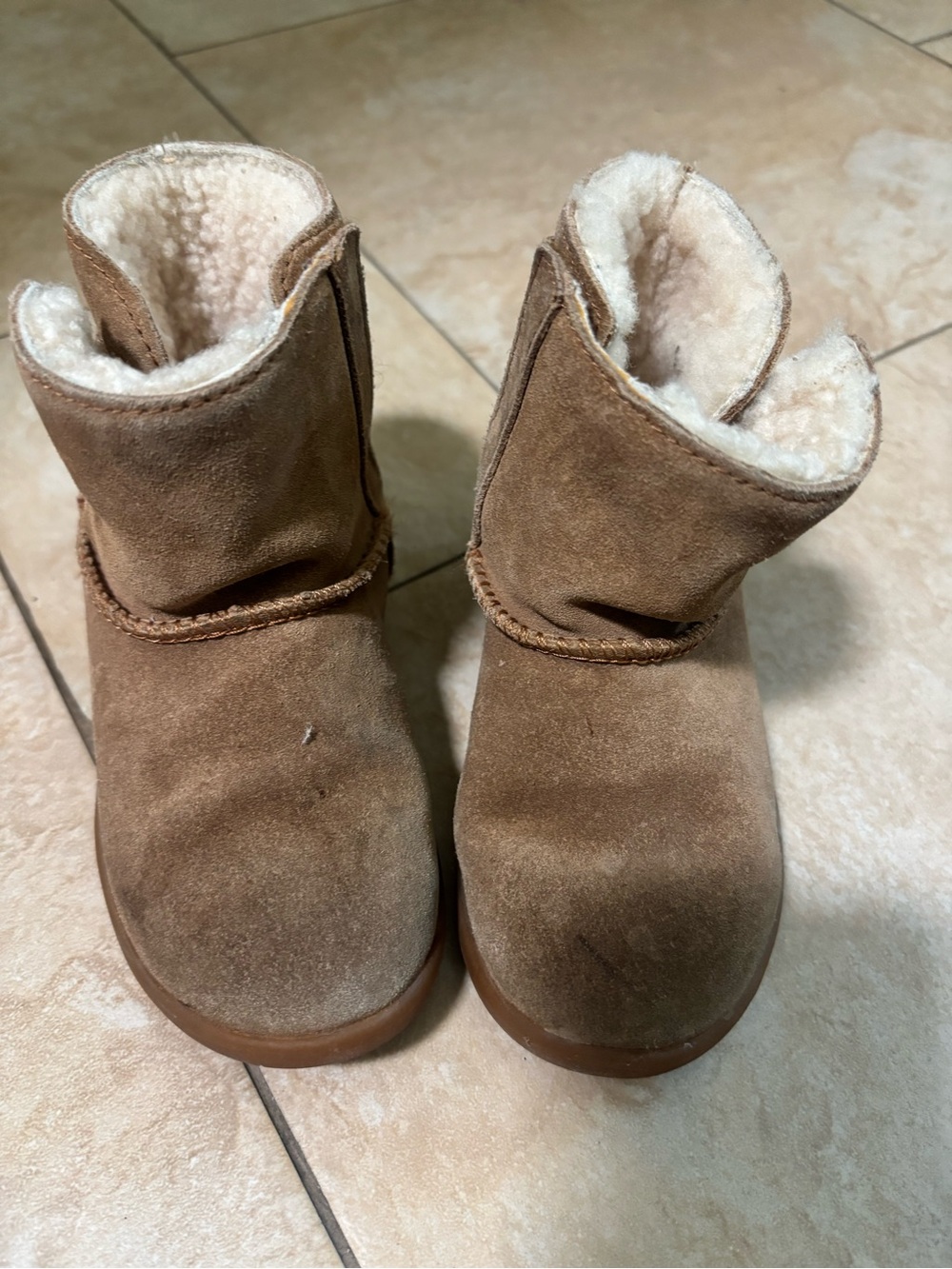 UGG Kids Chestnut Suede Sherpa-Lined Boots
